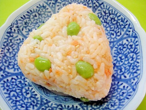 鮭と枝豆のおにぎり